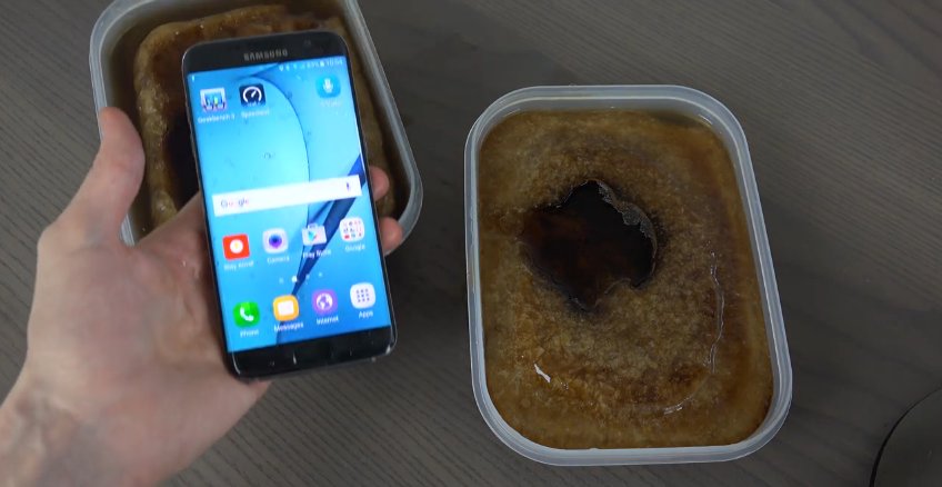 Samsung Galaxy S7 Edge vs. iPhone 6S Di Rendam Coca Cola dan Dimasukkan Kulkas Jadi Apa..11