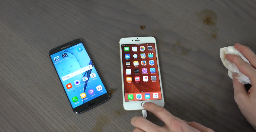 Samsung Galaxy S7 Edge vs. iPhone 6S Di Rendam Coca Cola dan Dimasukkan Kulkas Jadi Apa..15